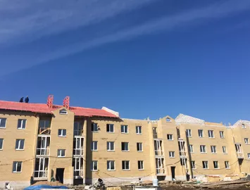 «Затверецкая слобода» 4 очередь: Выполнены работы по устройству стропильной системы первого подъезда. Ведутся электромонтажные работы в квартирах.