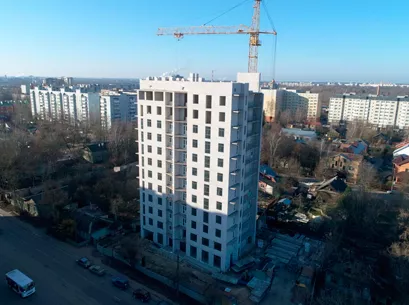 Благоева,21: Начаты работы по устройству кровли